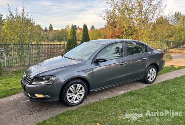 Volkswagen Passat B7 2.0 TDI Bluemotion																											2013. godište