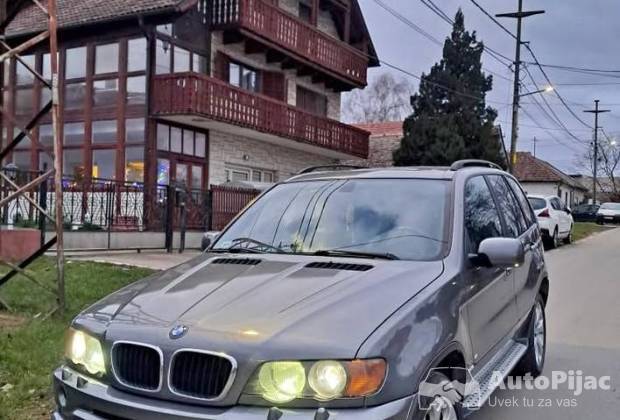 BMW X5 3.0																											2004. godište