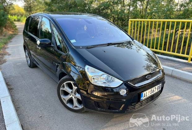 Ford Fiesta Black Red Sport 2015 – retka serija, perfektno stanje, Kragujevac