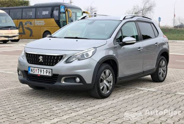 Peugeot 2008 1.2 benzin 81 kW/110 KS 2019 – gradski SUV, redovno održavan, Novi Sad