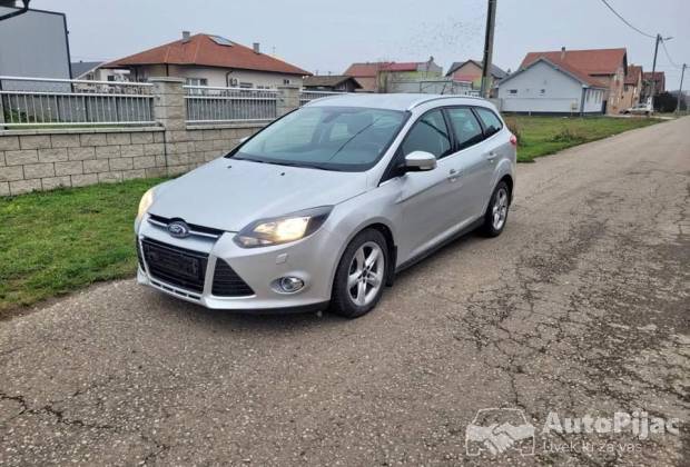 Ford Focus 1.6 tdci																											2013. godište