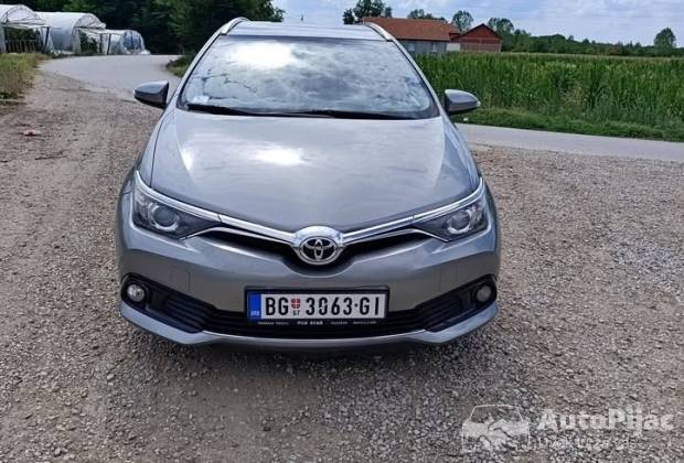 Toyota Auris 1.6 D-4D																											2015. godište