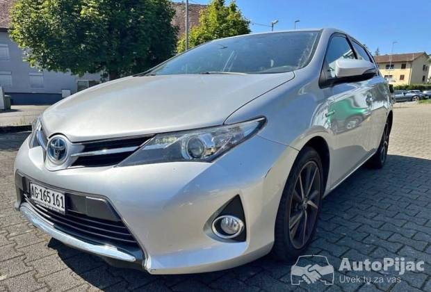 Toyota Auris 1.8 HSD																											2014. godište