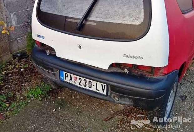 Secento na prodaju ima plin istekla registracija malo je slupan  moze delovi moze ceo