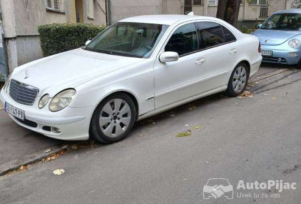 Mercedes E200 2004god