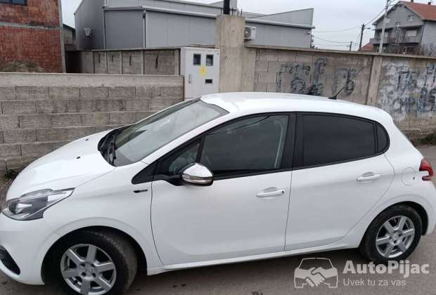 peugeot_208_benzin_2017_god_1_polovni_automobili_autopijac.rs