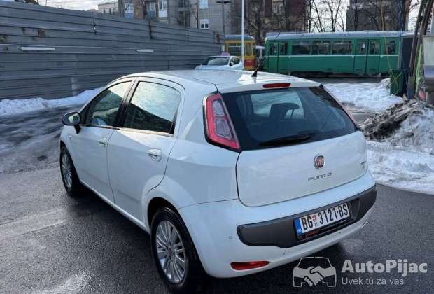 fiat_grande_punto_evo_14automatik_2011_1_polovni_automobili_autopijac.rs