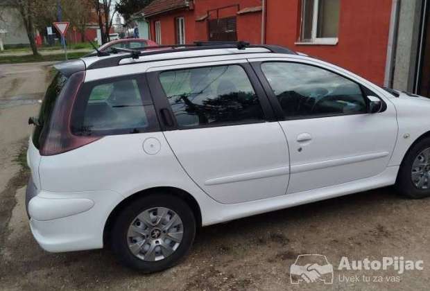 pezo_14_sw_20005_1_polovni_automobili_autopijac.rs