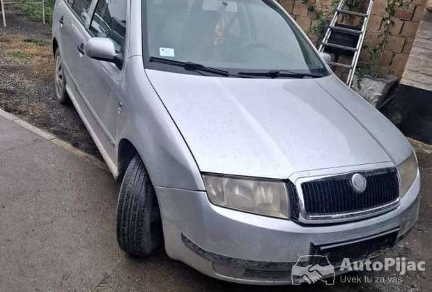 skoda_fabia_14_mpi_16v_za_delove_neispravnaistekao_1_polovni_automobili_autopijac.rs