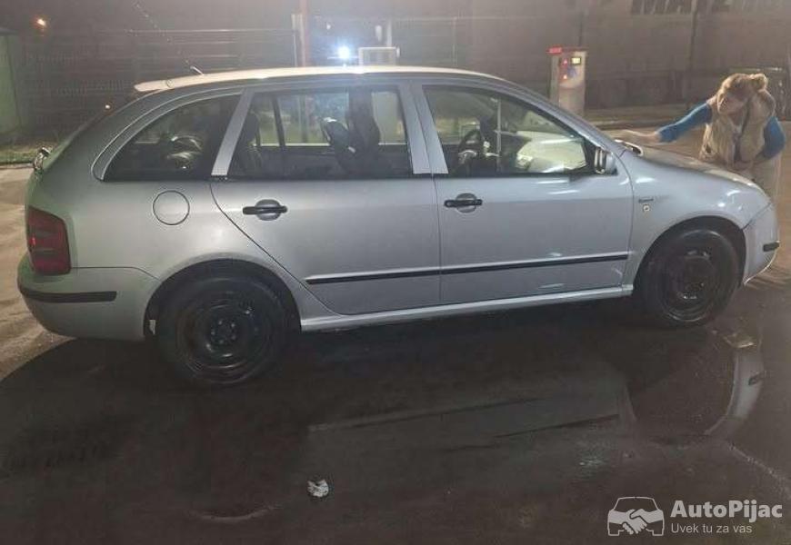 skoda_fabia_14_benzin_2002_6_polovni_automobili_autopijac.rs