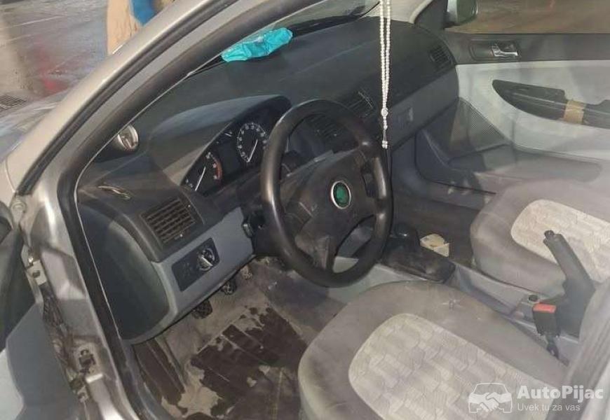 skoda_fabia_14_benzin_2002_7_polovni_automobili_autopijac.rs