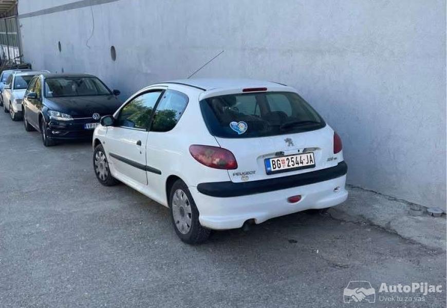pezo_206_14_hdi_2005god_2_polovni_automobili_autopijac.rs