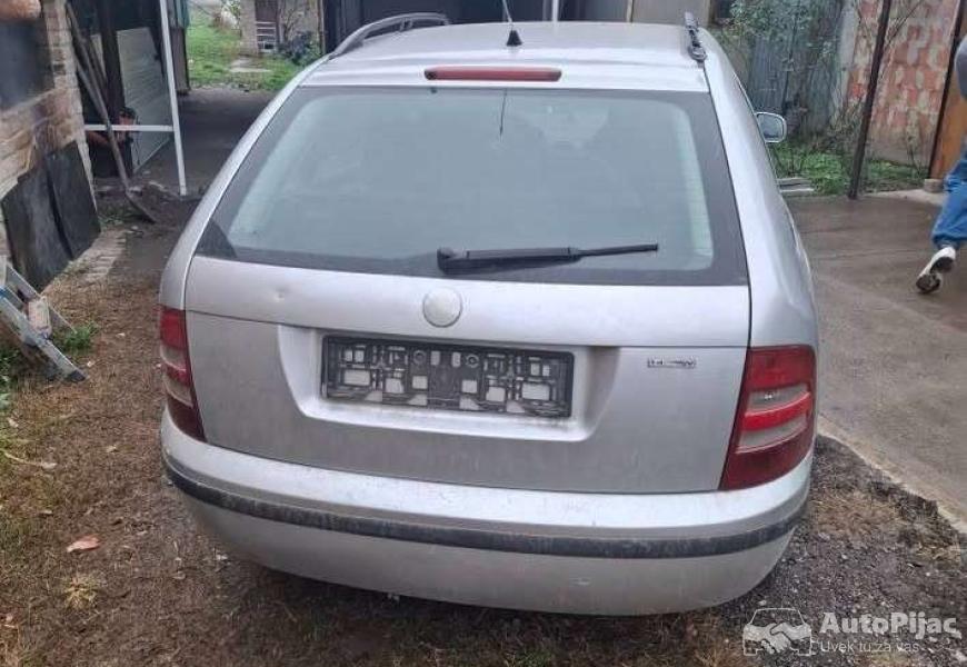 skoda_fabia_14_mpi_16v_za_delove_neispravnaistekao_2_polovni_automobili_autopijac.rs