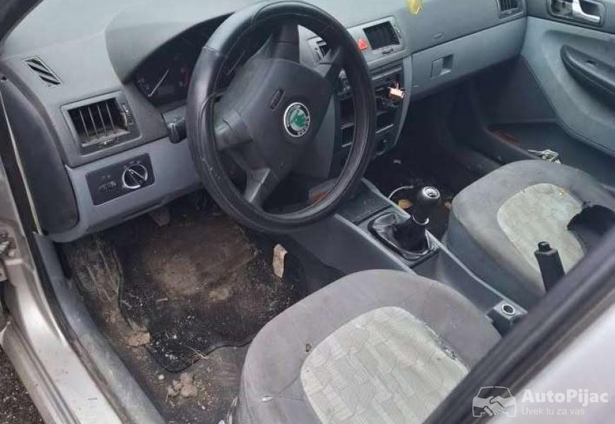 skoda_fabia_14_mpi_16v_za_delove_neispravnaistekao_3_polovni_automobili_autopijac.rs