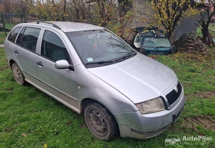 skoda_fabia_14_mpi_16v_za_delove_neispravnaistekao_4_polovni_automobili_autopijac.rs