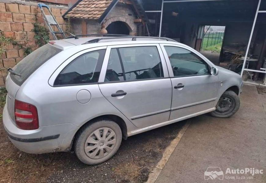 skoda_fabia_14_mpi_16v_za_delove_neispravnaistekao_8_polovni_automobili_autopijac.rs