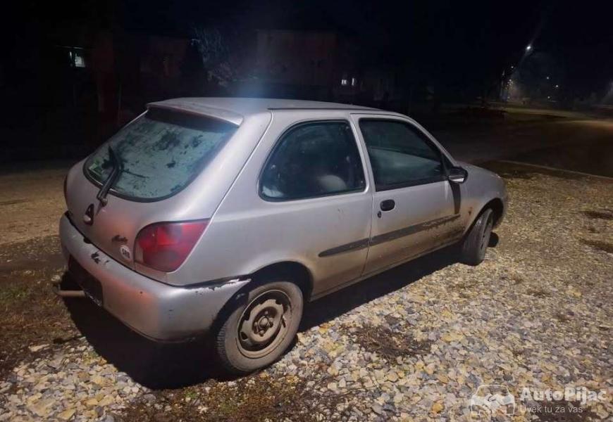 ford_fiesta_13_16v_ztec_za_del9ve_polje_sumu_pecan_7_polovni_automobili_autopijac.rs