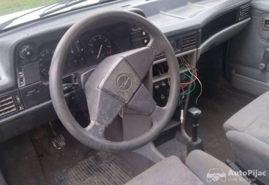 opel_kadet_13_pali_radi_3_polovni_automobili_autopijac.rs
