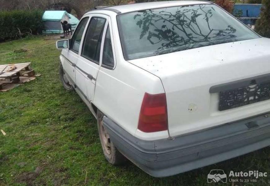 opel_kadet_13_pali_radi_7_polovni_automobili_autopijac.rs