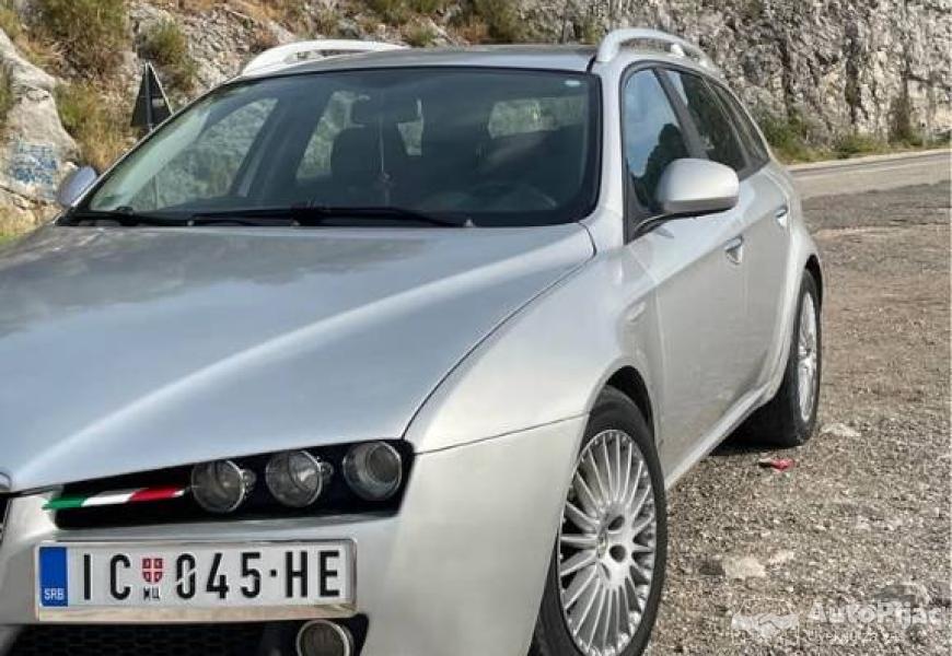 alfa_159_19_jtd_ocuvan_i_lep_auto2007_godiste_2_polovni_automobili_autopijac.rs